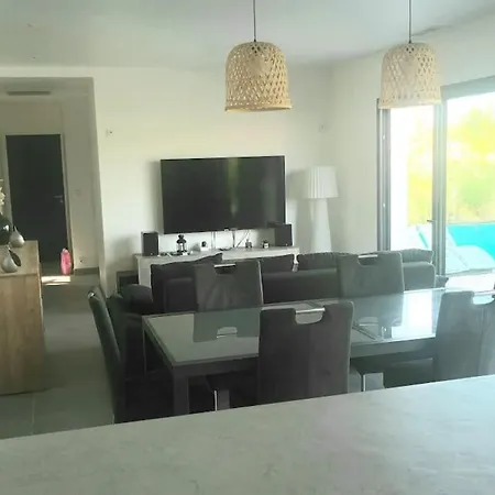 Au Coeur De La Camargue Avec Piscine Privative Willa
